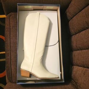 Women's Boots Size 7